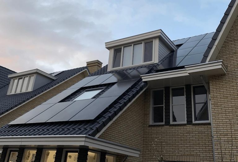 Home Glas-folie zonnepanelen uit Barendrecht met innovatieve folie-technologie tussen glasplaten voor optimale duurzaamheid en ene